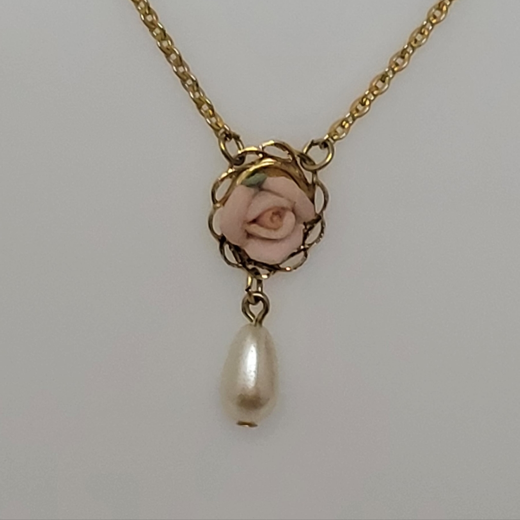 Like New 1928 Necklace 20$